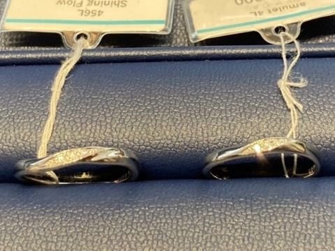 【銀座ダイヤモンドシライシの口コミ】 普段アクセサリーを身に着ける習慣がないのですが、違和感を全く感じない…