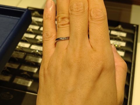 【銀座ダイヤモンドシライシの口コミ】 今後ずっと身につけているものなので、着けていて痛くないか、違和感がな…