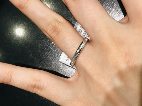 【彩乃瑞(IRONOHA)の口コミ】 両サイドにダイヤが付いています。サイドから流れるように付いており、ス…