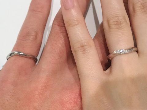 【ROYAL ASSCHER(ロイヤル・アッシャー)の口コミ】 ウェーブタイプの中でも特にウェーブが強めなので、中央のダイヤモンドが…