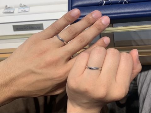 【銀座ダイヤモンドシライシの口コミ】 自然なウェーブが印象的なリングで、着け心地も非常に良かったです。Creer…