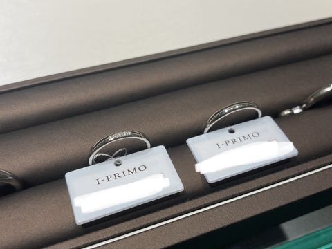 【アイプリモ(I-PRIMO)の口コミ】 婚約指輪とかさねづけをしたいと思いシンプルなストレートラインのものに…