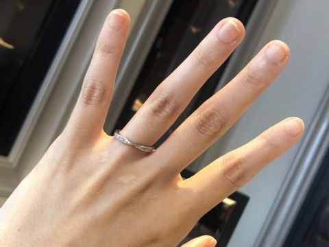 【銀座ダイヤモンドシライシの口コミ】 様々な種類がありましたが、わたし自身がキラキラしているもの、かつゴテ…