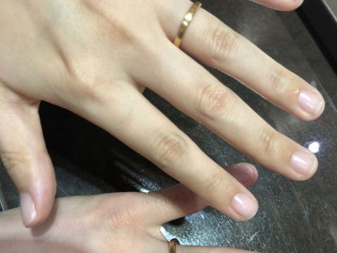 【俄(にわか)の口コミ】 ウェブサイトで俄さんの木目のデザインの指輪が気になり試着させてもらい…