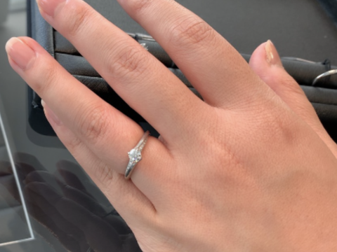 【エクセルコダイヤモンド(EXELCO DIAMOND)の口コミ】 デザインが豊富にありました。指輪の形状（ストレート、ウェーブなど）と…