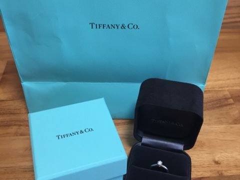 【ティファニー(Tiffany & Co.)の口コミ】 婚約指輪でしたので主人公が一人で購入をしてきて、プレゼントをしてくれ…
