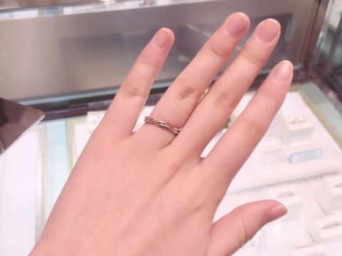 【ヴァンドーム青山(VENDOME AOYAMA)の口コミ】 クロスしているところが2箇所あるので、ストレートラインなのにやわらかく…