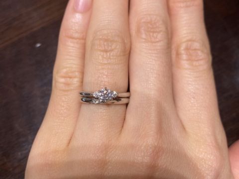 【ケイウノ ブライダル(K.UNO BRIDAL)の口コミ】 婚約指輪の形違いをいろいろ見せていただきました。
その中で自分がどの形…