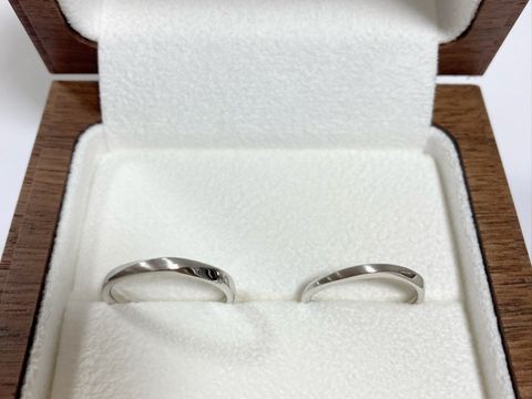 【Ponte Vecchio(ポンテヴェキオ)の口コミ】 男性のリングにデザイン性のあるものを探していました。ウェーブタイプだ…