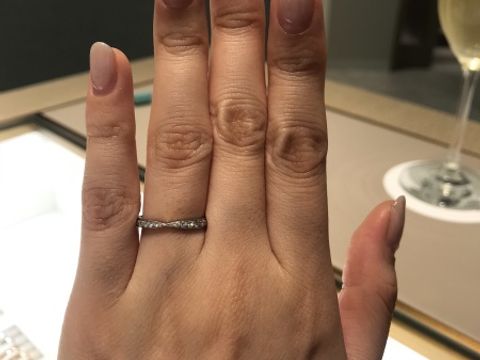 【ティファニー(Tiffany & Co.)の口コミ】 ハーフエタニティーでダイヤモンドがキラキラと輝く素敵な指輪です。
婚約…