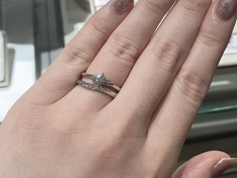 【アイプリモ(I-PRIMO)の口コミ】 結婚指輪の方は極小の爪でキワまでダイヤが留められています。他のブラン…