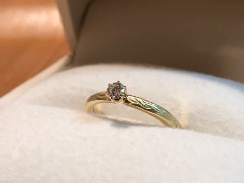 【CRAFY(クラフィ)の口コミ】 婚約指輪をどうしようかなと色々探していたところ、手作りの指輪が手頃な…
