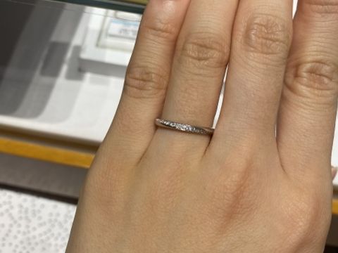 【銀座ダイヤモンドシライシの口コミ】 ブーケという1番人気のデザインです。
メレダイヤが20石ついていてとても…