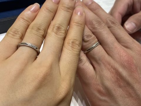 【4℃ BRIDAL(ヨンドシーブライダル)の口コミ】 ミル打ちの指輪が可愛かったです。
角ばっておらず丸みがあるのが可愛いと…