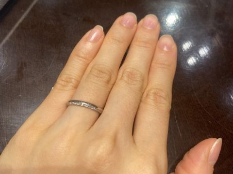 【ケイウノ ブライダル(K.UNO BRIDAL)の口コミ】 クレッセントという内側がメレダイヤ外側がプラチナの指輪を着用しました…