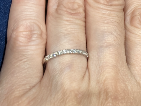 【canal4℃(カナルヨンドシー)の口コミ】 着した指輪はダイヤモンドが半周ついており、デザインもスッキリしていて…