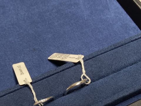 【4℃ BRIDAL(ヨンドシーブライダル)の口コミ】 ウェーブのデザインが好みだったのでその旨を伝えて探していただきました…