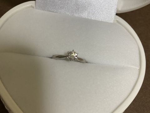 【ENUOVE(イノーヴェ)の口コミ】 彼女の好みがシンプルなデザインとのことだったので、イメージをお店の方…