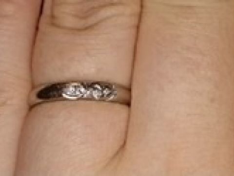 【4℃ BRIDAL(ヨンドシーブライダル)の口コミ】 デザインは可愛らしいものが多く感じました。
お値段も手が届きやすく、お…