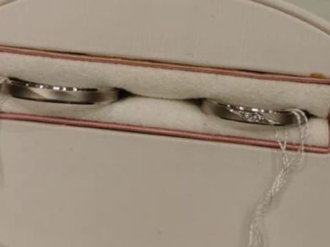 【ジュエリーネモトの口コミ】 シンプルで飽きの来ないデザインで一生涯付ける結婚指輪には最適だと思い…