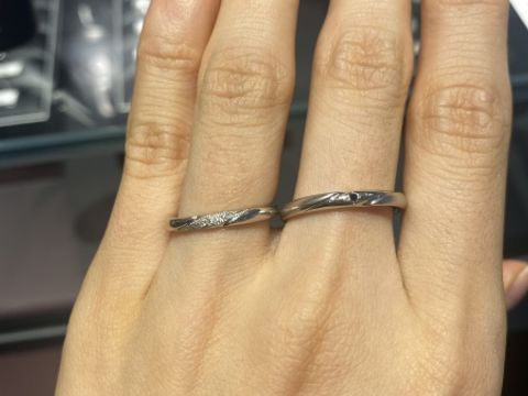 【エクセルコダイヤモンド(EXELCO DIAMOND)の口コミ】 ダイヤの輝きが素晴らしいブランドです。
この指輪はミル打ちが施されてい…