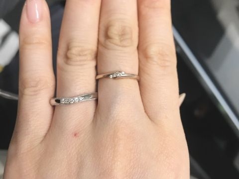 【エクセルコダイヤモンド(EXELCO DIAMOND)の口コミ】 ミル打ちのデザインが気になり来店！
自社一貫性でダイヤモンドを仕上げて…