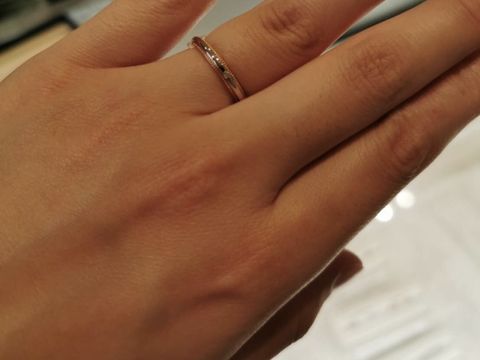 【ヴァンドーム青山(VENDOME AOYAMA)の口コミ】 指輪の上下には細かな玉を連続して彫り入れるミル打ちが施されています。…