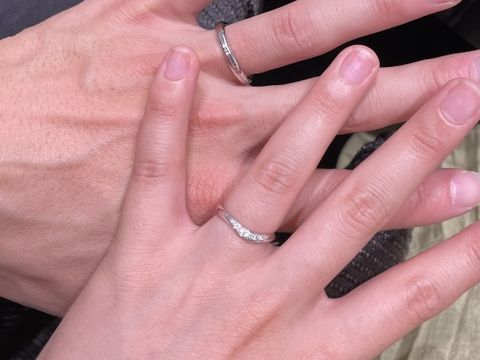 【ラザール ダイヤモンド(LAZARE DIAMOND)の口コミ】 ダイヤモンドの輝きと存在感が素晴らしいです。
ダイヤモンド自体は5個で…