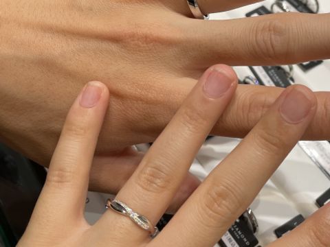 【ラザール ダイヤモンド(LAZARE DIAMOND)の口コミ】 存在感のあるデザインでとても可愛かったです。
どのお店に行ってもウェー…