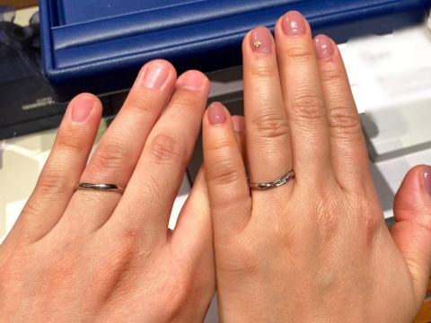 【銀座ダイヤモンドシライシの口コミ】 日本人に馴染む細めでウェーブのデザインがとてもかわいくダイヤも主張し…