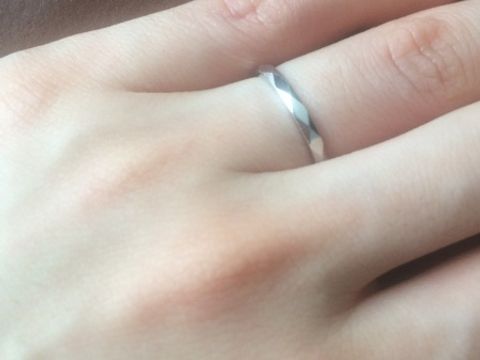 【ブシュロン(BOUCHERON)の口コミ】 シンプルなマリッジリングはいやだったので、少し個性的なデザインを探し…