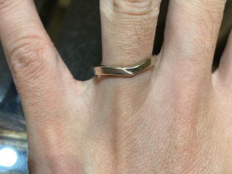 【杢目金屋(もくめがねや)の口コミ】 1つの材料から夫婦の指輪が作られることが2人で1つという印象がありとても…