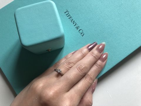 【ティファニー(Tiffany & Co.)の口コミ】 美しいダイヤモンドカット、王道の婚約指輪のデザインに惹かれました。ボ…