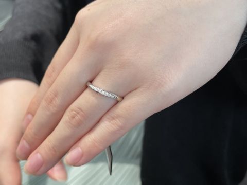 【ラザール ダイヤモンド(LAZARE DIAMOND)の口コミ】 ダイヤモンドの輝きが強く、5つほどのダイヤでも、それ以上についているか…