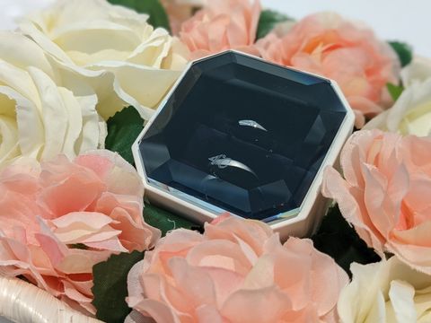 【4℃ BRIDAL(ヨンドシーブライダル)の口コミ】 指に馴染みやすいウェーブで一つ石のダイヤモンドがとてもきれいだったた…