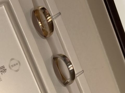 【俄(にわか)の口コミ】 写真と比較するとわかりにくいですが木目のような模様がうっすら入ってお…