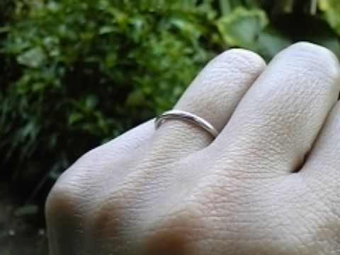 【STAR JEWELRY(スタージュエリー)の口コミ】 常に身に着ける指輪なので、飽きがこないデザインを選びました。
シンプル…