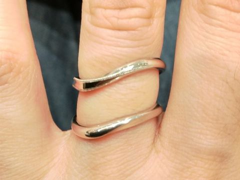 【アイプリモ(I-PRIMO)の口コミ】 一般的なデザインの指輪が多数ありました。ストレートタイプもウェーブタ…