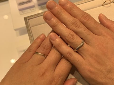 【STAR JEWELRY(スタージュエリー)の口コミ】 女性のデザインはプラチナとピンクゴールドのコンビになっていて、すごく…