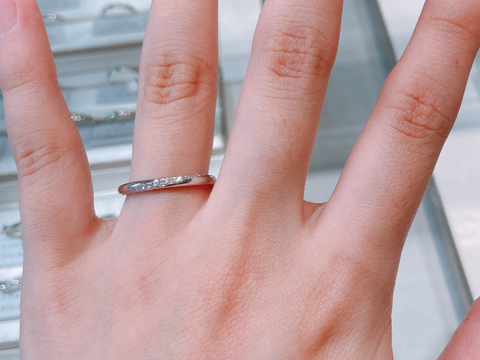 【アイプリモ(I-PRIMO)の口コミ】 少しだけねじれているタイプの指輪でした。また、しっかりとダイヤモンド…