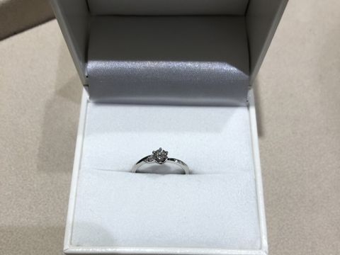 【輪-RIN-の口コミ】 ダイヤモンドのカットと煌めきがとても綺麗で、まずダイヤモンドプロポー…