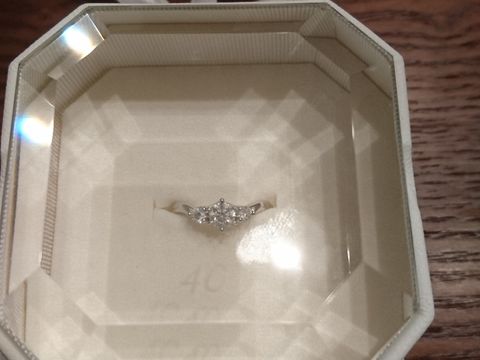 【4℃ BRIDAL(ヨンドシーブライダル)の口コミ】 主人が一人で選んで、一人で買ってきてくれたので彼の意見ですが、本体の…