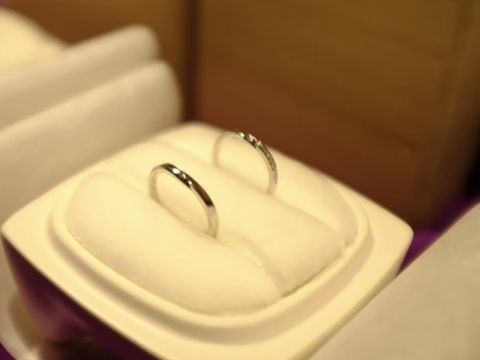 【俄(にわか)の口コミ】 派手すぎないシンプルな見た目の指輪を探していました。そして、毎日つけ…