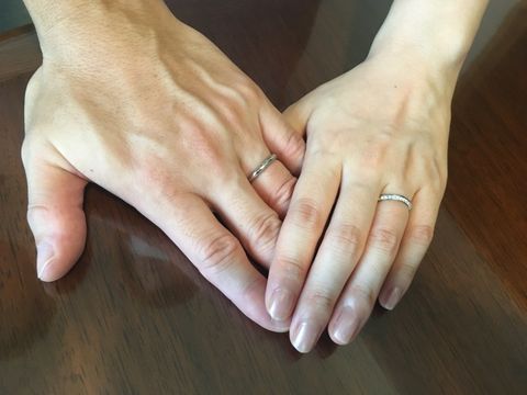 【ケイウノ ブライダル(K.UNO BRIDAL)の口コミ】 二人ともシンプルなデザインが良いと考えていたので、シンプルかつデザイ…