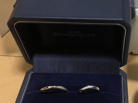 【銀座ダイヤモンドシライシの口コミ】 ペアで販売されている結婚指輪がよかったので、2人でこれがいいね、と思え…