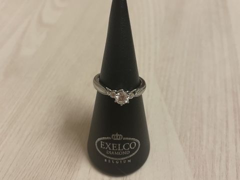 【エクセルコダイヤモンド(EXELCO DIAMOND)の口コミ】 他と被らないデザインで、ミル打ちがされていて、上品でかわいかったので…