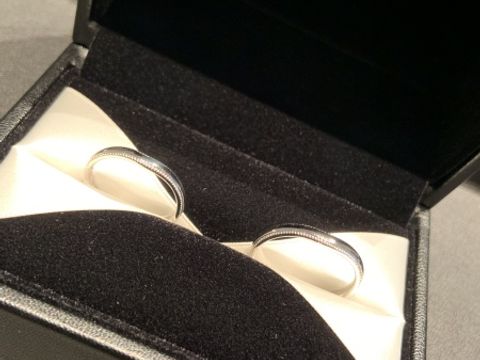 【エクセルコダイヤモンド(EXELCO DIAMOND)の口コミ】 デザインに一目惚れです。
ミル打ちですが、サイズ直しもできる点と、ウェ…