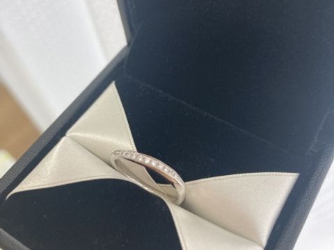 【エクセルコダイヤモンド(EXELCO DIAMOND)の口コミ】 同時に購入した婚約指輪とセットで着けられる形状とデザインであるところ…
