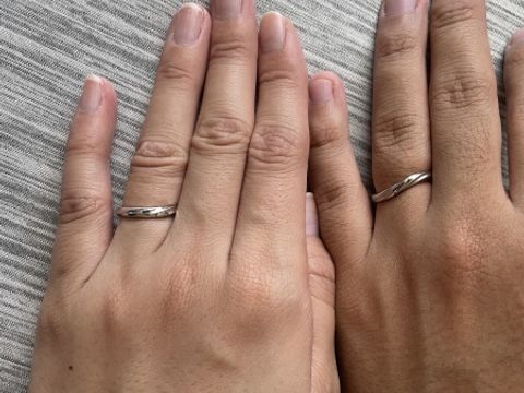 【エクセルコダイヤモンド(EXELCO DIAMOND)の口コミ】 価格は2つで20万くらいで探していました。
ストレートではなく、ウェーブ…