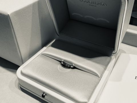 【ブシュロン(BOUCHERON)の口コミ】 最初からブシュロンのキャトルにしたいと決めていたのですが、どのデザイ…